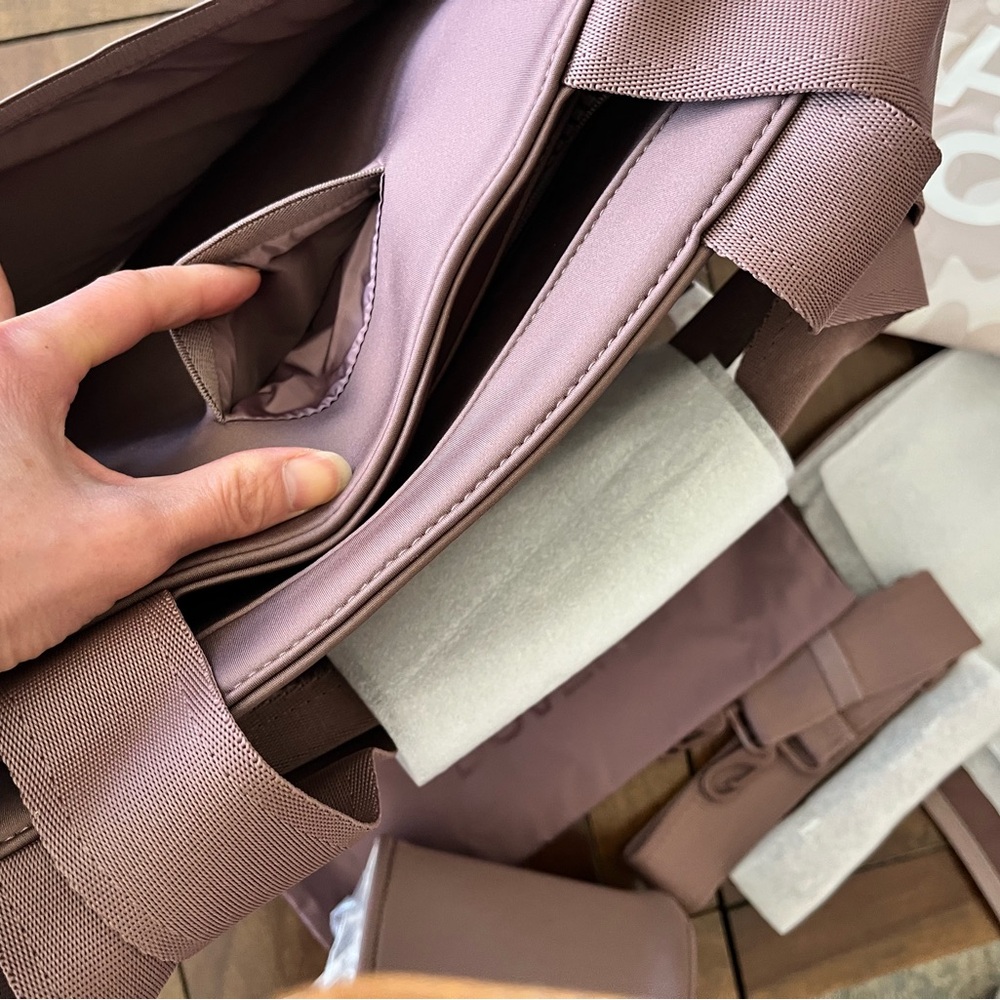 The Perfect Tote Bag! So many pockets! - Picture 13 of 15